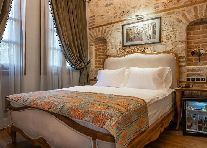 Hotel Lykia Old Town 4*